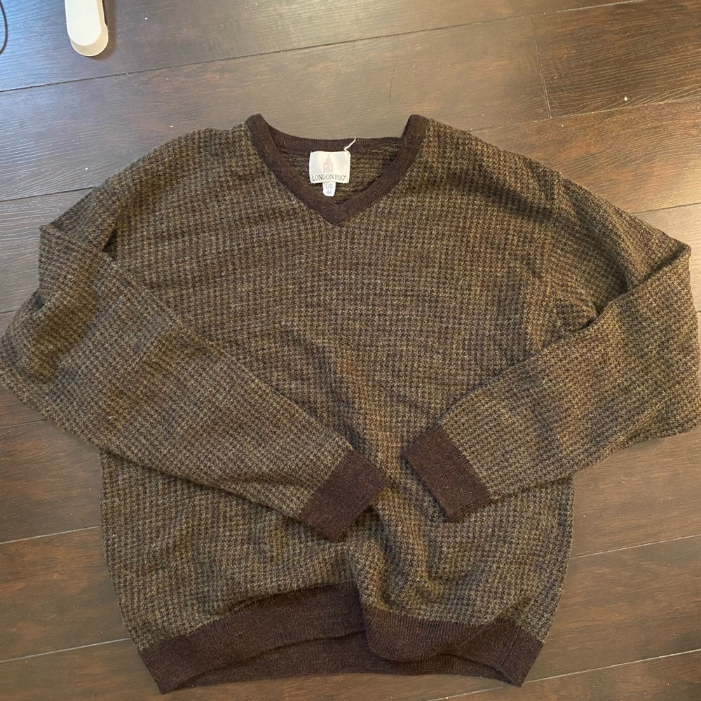 London Fog Men's Brown Patterned V-Neck SweaterSize L